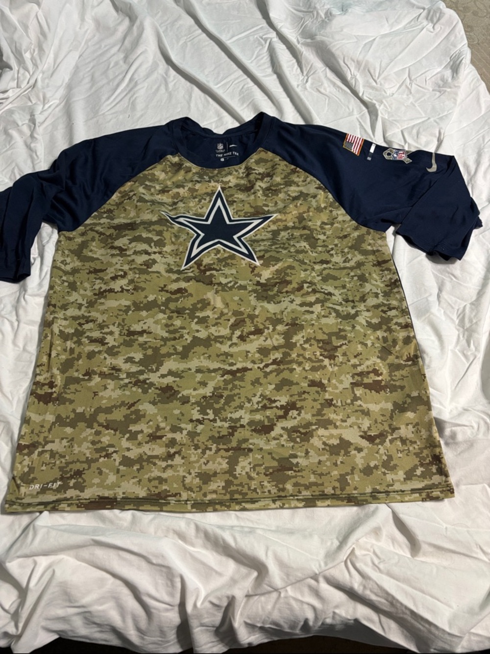 Nike Men’s Short Sleeve Dallas Cowboys Camo Tee in Olive & Navy